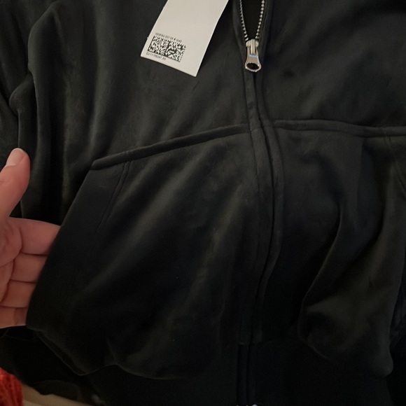 H&M divided, velour cropped black zip up hoodie. Size XL. - Picture 4 of 5